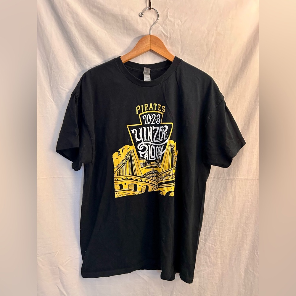 Gildan Pittsburgh Pirates Yinzer Palooza baseball t-shirt XL
